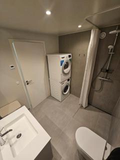 Faroe Escape 2-bedroom Cozy Apartment with Mountain Views Klaksvík Center Free Private parking - 4