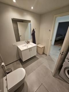 Faroe Escape 2-bedroom Cozy Apartment with Mountain Views Klaksvík Center Free Private parking - 3