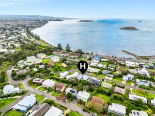 Encounter Bay Family Escape, Sea Views, Games Room & Walk to The Bluff - 5