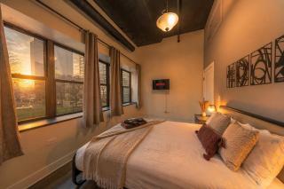 Modern 3BR in South Loop with Optional Parking and Gym Access Near McCormick Place, Chinatown and Soldier Field - 7