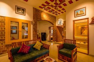 Golden Loom Homestay - 9