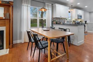 Windsor Hot Tub House - Near Lake Park and Breweries - 1