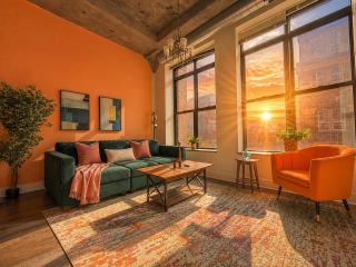 Chicago 2BR City Retreat with Optional Parking and Gym Access Near McCormick Place and Soldier Field - 0