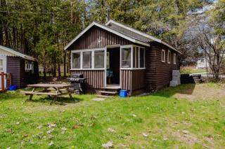 Beach, BBQ, Waterfront Ambleside Resort in Bobcaygeon, Kawartha - 2