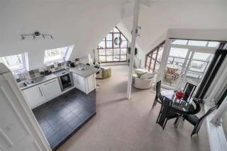 Stylish Apartment Near Falmouth Seafront & Town - 6