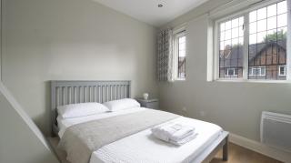 KingsHouse In Cheam Village - 9