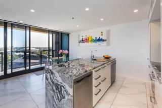 Great views Penthouse on North Terrace - 9