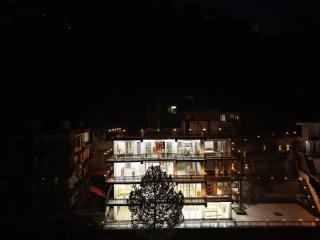Mist & Manor Maple Pet-friendly 6-BHK Apartment with Shared Game Zone, Outdoor Seating Areas & 360 Panoramic Views - 2