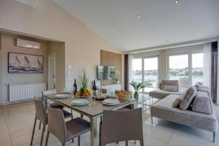 Elegant Panoramic Seaview Apartments - 7