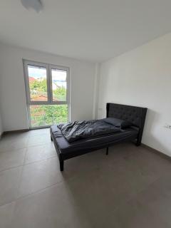 Moderne 4-Zimmer-Wohnung mit Balkon, Fernblick, Parkplatz, WLAN, Einbauküche, Bad & Gäste-WC - 2