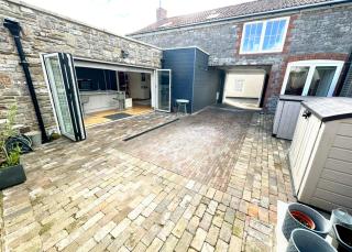 The Old Stables -5 min from M5, J14 - 3