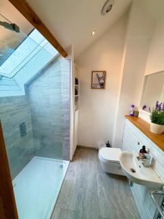The Old Stables -5 min from M5, J14 - 8