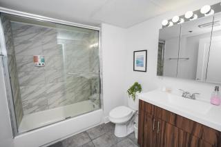 Business Ready 2BR Apartment in South Loop with Skyline view, Optional parking & Gym Access Close to McCormick, Downtown & CTA - 3