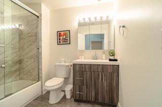 Cozy 2BR South Loop Condo with Optional Parking and Gym Near McCormick Place, Public Transit & City Hotspots - 5
