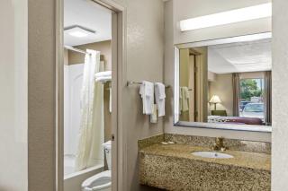 Econo Lodge Panama City St Andrews - 1