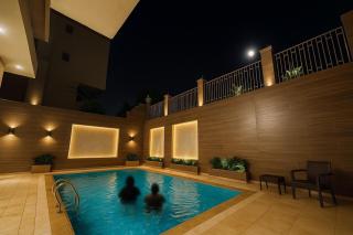 Modern 2-Bedroom Apartment with Private Building Pool - 3