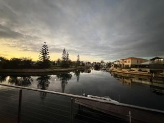 Views for Days, Absolute Waterfront Luxury, Private Jetty, Kayaks - 9