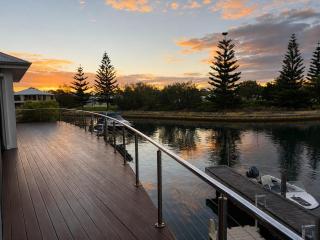 Views for Days, Absolute Waterfront Luxury, Private Jetty, Kayaks - 8