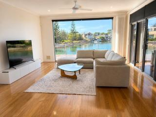 Views for Days, Absolute Waterfront Luxury, Private Jetty, Kayaks - 1
