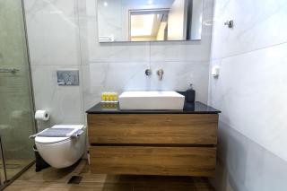 Three Bridges Urban Suite 44 - 6