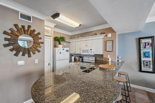 4th Flr 1 BdrmBunks2Bath. Upgraded Sleeps 6 - 4