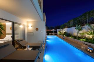 Oasis Luxury Suites - 7