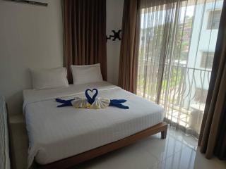 Joyera Kata Beach Hotel - 4