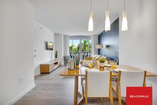 Panoramic Retreat 2BR - Resort - 9
