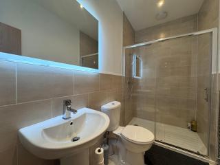 1 bed Apt close to Leeds Arena Sleeps up to 4 people F2 - 9