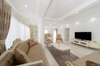 Luxury Villa in a Peaceful Neighborhood with Pool - 5