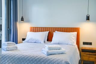 Theros Aesthetic Hospitality - 6