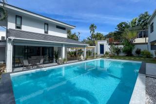 Stylish 5BR Pool w/Lush Garden @Nai Harn Beach - 0