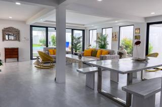 Stylish 5BR Pool w/Lush Garden @Nai Harn Beach - 2