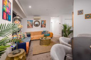 Moroccan Oasis-Level 60 in Meriton Suites-Deluxe Story Bridge & River Views-Free Parking - 4