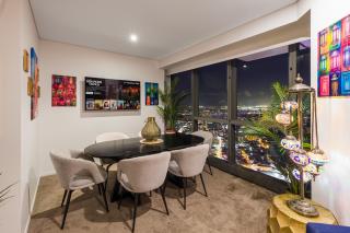 Moroccan Oasis-Level 60 in Meriton Suites-Deluxe Story Bridge & River Views-Free Parking - 8