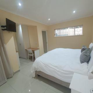 75 on Albert Guesthouse - Gqeberha - 8