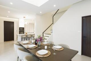 Golden Palm Villa by Marina Infinity Pool 4BR - 1