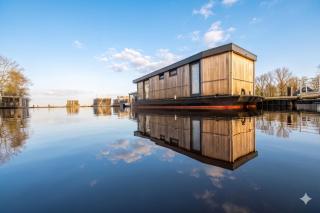 Welcome in - Houseboat 'Boatique Sneek' - Unieke beleving, wakker worden op het Sneekermeer - 7