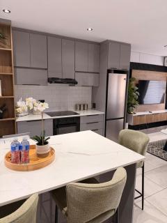 Luxury Westpoint Apartment - 9