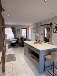 Luxury Westpoint Apartment - 1
