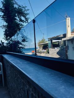 Stunning Seafront, 1 Bdr apt, 5 min walk to beach, Heraklion Crete - 0