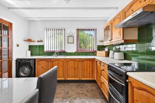 3BR Apartment with Stunning Views and Parking - 3