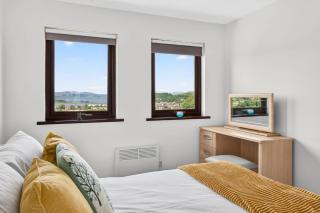 3BR Apartment with Stunning Views and Parking - 1