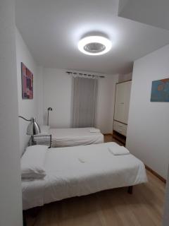 En el pleno centro de Biescas con garaje, ascensor, ventiladores y WiFi - 6