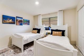 Casa Coral- Cozy Stay with Yard near Miami Stadium - 6