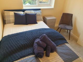 St Lukes House -Near Nissan & Stadium - Contractor & Family- Friendly, Free Wifi & Free Parking - 2