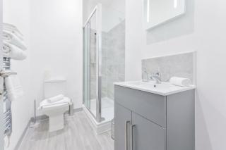 Modern 1 Bed Budget Apartment in Dudley with Wifi - 5