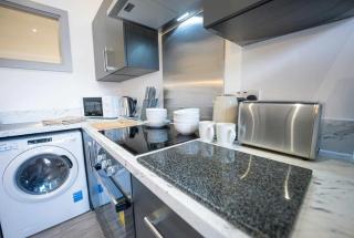 Modern 1 Bed Budget Apartment in Dudley with Wifi - 1