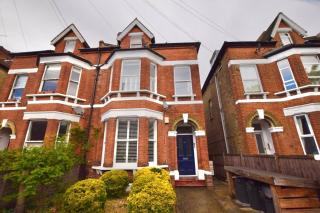 Studio flat in heart of Balham - 4