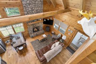Liberty Hill Cabin - Covered Firepit & Hot Tub, Near Caves - 1